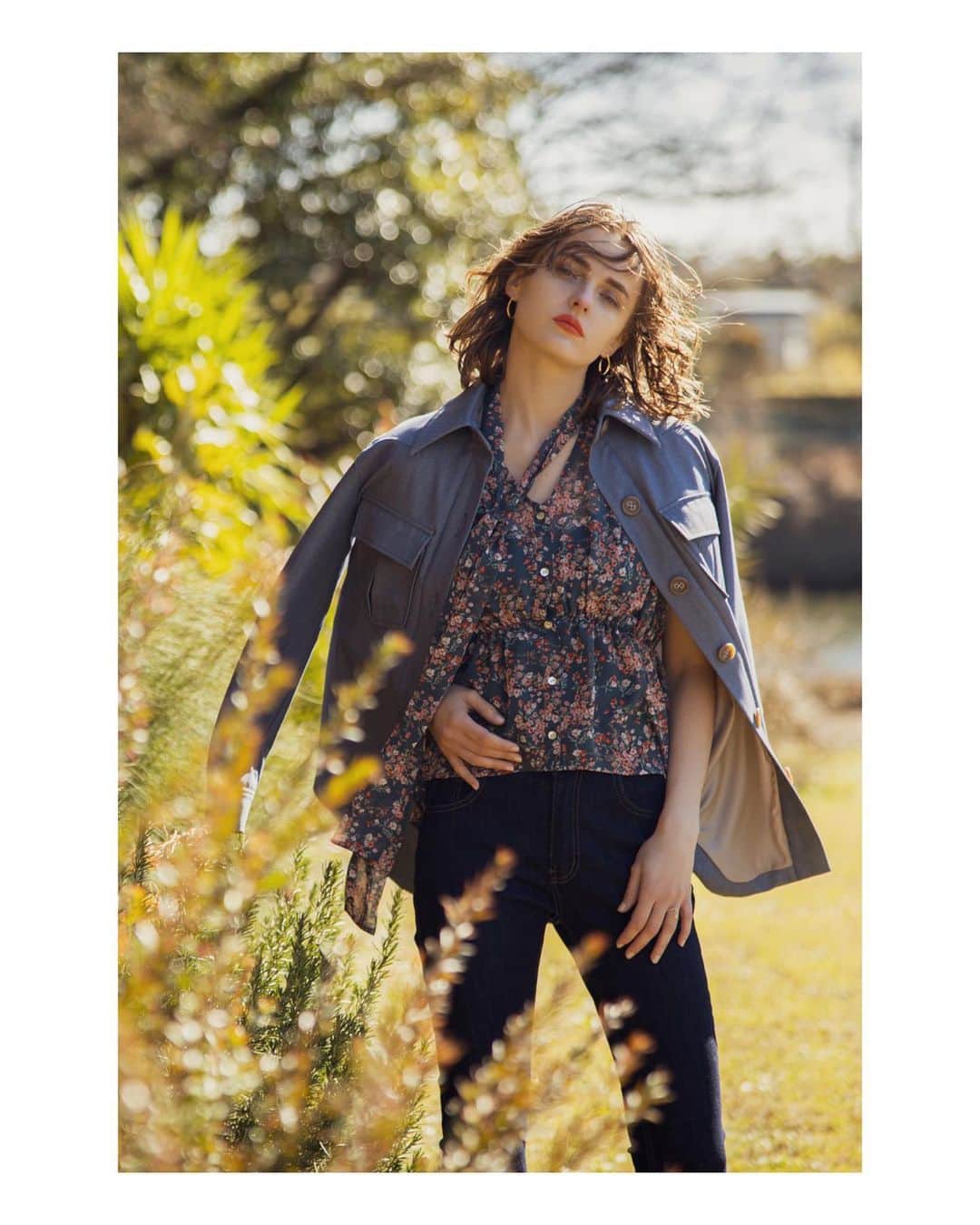 デュラスアンビエントのインスタグラム：「AMBIENT SPRING 2021 COLLECTION ▫️ 𝗦𝗵𝗶𝗿𝘁 𝗹𝗶𝗸𝗲 𝘀𝗽𝗿𝗶𝗻𝗴 𝗷𝗮𝗰𝗸𝗲𝘁 〈O/white,Beige,Blue〉  ▫️ 𝟮𝘄𝗮𝘆 𝗯𝗼𝘄-𝘁𝗶𝗲 𝗴𝗮𝘁𝗵𝗲𝗿 𝗯𝗹𝗼𝘂𝘀𝗲 【3月上旬発売予定】 〈Beige,Navy,Black〉  ＿＿＿＿＿＿＿＿＿＿＿＿＿＿＿＿＿＿＿＿ www.ambient-online.com @ambientofficial #アンビエント#ambient_official #springcollection #spring2021」