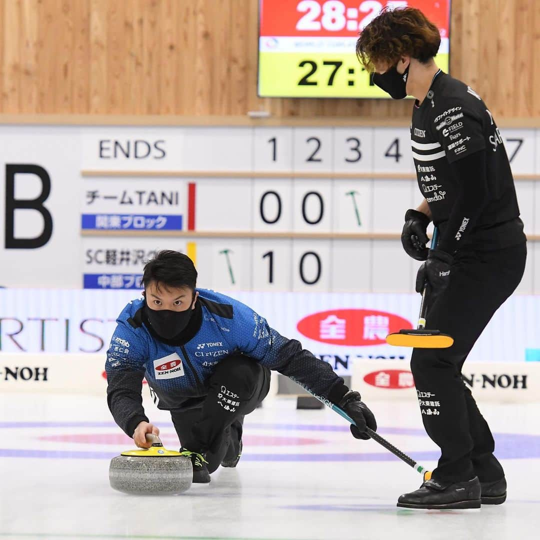 山口剛史のインスタグラム：「カーリング日本選手権が始まって3日目、4戦2勝2敗🥌 徐々にペース上げて行きます‼️ 📷:JCA提供 #カーリング #JCC2021 #日本選手権 #SC軽井沢クラブ #アイスは友達 #張本くんになりたい #一本集中」