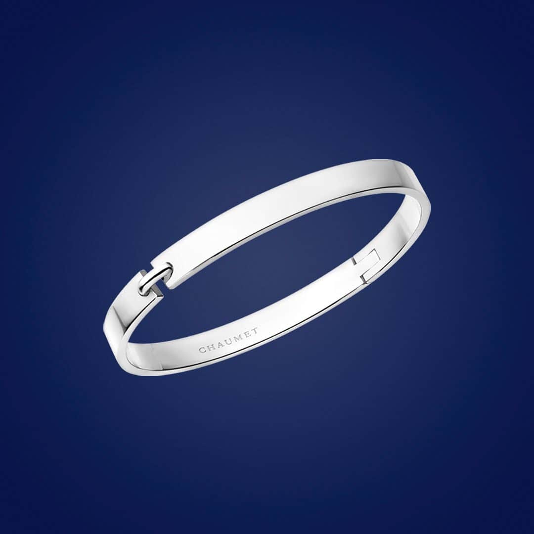 Chaumetさんのインスタグラム写真 - (ChaumetInstagram)「For each couple its matching Liens Évidence jewels. Whether a ring, a bracelet or earrings, celebrate your love story by wearing the same emblem.  #Chaumet #StoriesofLiens #ChaumetLiens #LiensEvidence」2月10日 17時52分 - chaumetofficial