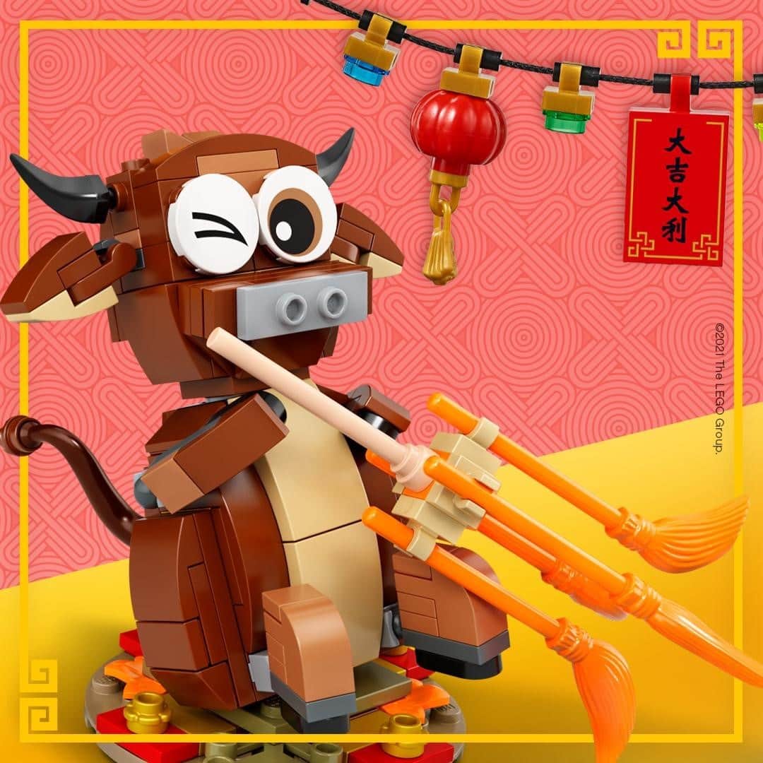 LEGOさんのインスタグラム写真 - (LEGOInstagram)「Festive Fun Fact #1: Better start cleaning, Lunar New Year is just around the corner! It is believed that sweeping on New Year's Eve drives away bad luck from the previous year. Learn from Mr Ox – gather all your brooms for a BIG sweep!​ #RebuildTheWorld #LunarNewYear​」2月10日 18時00分 - lego
