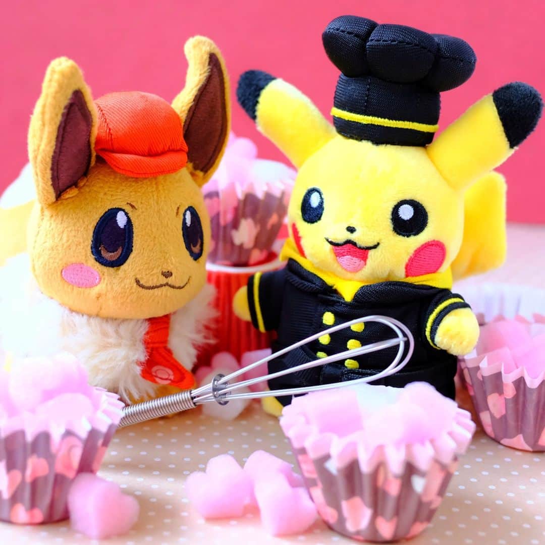 ピカチュウ公式Instagramさんのインスタグラム写真 - (ピカチュウ公式InstagramInstagram)「【今日のピカチュウ】 もうすぐバレンタイン💝 ピカチュウとイーブイもお菓子作りに興味津々みたい👨‍🍳🧁 #pikachu #eevee #pokemon #pikachu_snap #photooftheday #Valentine #Valentineday #sweets #pastry #ピカチュウ #イーブイ #ポケモン #バレンタイン #バレンタインデー #お菓子作り #パティシエ」2月10日 18時00分 - pokemon_jpn