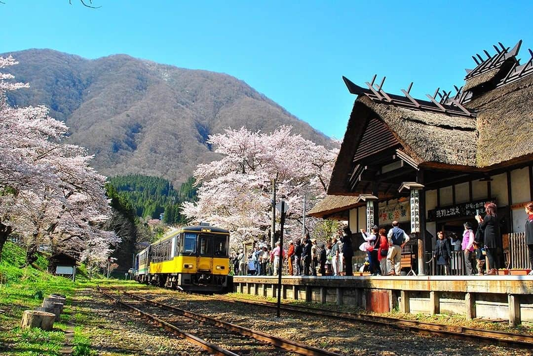 TOBU RAILWAY（東武鉄道）さんのインスタグラム写真 - (TOBU RAILWAY（東武鉄道）Instagram)「. . 🚩Yunokami Onsen - Aizu,Japan . . [Want to keep it a secret! Feel Japan's spring in Yunokami Onsen, a secret spa resort in Aizu!] . Yunokami Onsen in Aizu has been loved by onsen (hot spring) lovers and the local people. This spa resort is ideal to stay over during your trip to Aizu, because it is also close to Ouchijuku, a popular sightseeing spot in Aizu. The nearest station is Yunokami Onsen Station, which is a station building with a traditional thatch roof. In spring, cherry blossoms bloom around the station building. Its unspoiled landscape will surely make you feel as if you time traveled to old Japan. How about "Yunokami Onsen" for your next trip?  . #visituslater #stayinspired #nexttripdestination . . . #aizu #yunokamionsen  #hotspring #japantrip #discoverjapan #travelgram #japantrip #tobujapantrip #unknownjapan #jp_gallery #visitjapan #japan_of_insta #art_of_japan #instatravel #japan #instagood #travel_japan #exoloretheworld #ig_japan #explorejapan #travelinjapan #beautifuldestinations #japan_vacations #beautifuljapan #japanexperience #cherryblossomjapan #japanspring」2月10日 18時00分 - tobu_japan_trip