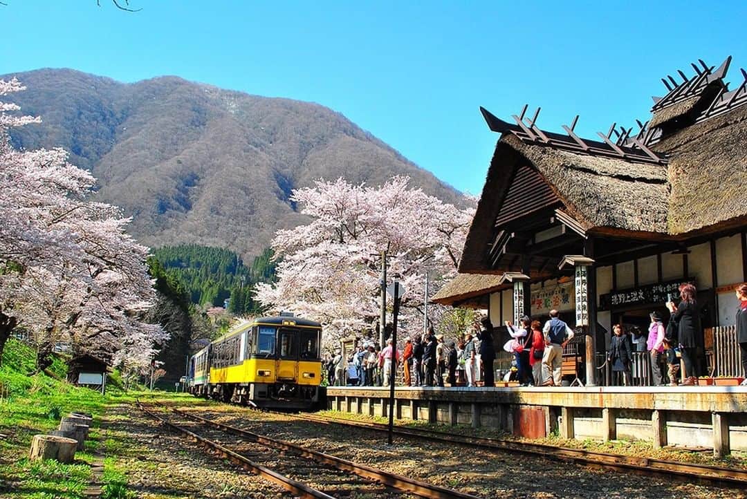 TOBU RAILWAY（東武鉄道）のインスタグラム：「. . 🚩Yunokami Onsen - Aizu,Japan . . [Want to keep it a secret! Feel Japan's spring in Yunokami Onsen, a secret spa resort in Aizu!] . Yunokami Onsen in Aizu has been loved by onsen (hot spring) lovers and the local people. This spa resort is ideal to stay over during your trip to Aizu, because it is also close to Ouchijuku, a popular sightseeing spot in Aizu. The nearest station is Yunokami Onsen Station, which is a station building with a traditional thatch roof. In spring, cherry blossoms bloom around the station building. Its unspoiled landscape will surely make you feel as if you time traveled to old Japan. How about "Yunokami Onsen" for your next trip?  . #visituslater #stayinspired #nexttripdestination . . . #aizu #yunokamionsen  #hotspring #japantrip #discoverjapan #travelgram #japantrip #tobujapantrip #unknownjapan #jp_gallery #visitjapan #japan_of_insta #art_of_japan #instatravel #japan #instagood #travel_japan #exoloretheworld #ig_japan #explorejapan #travelinjapan #beautifuldestinations #japan_vacations #beautifuljapan #japanexperience #cherryblossomjapan #japanspring」