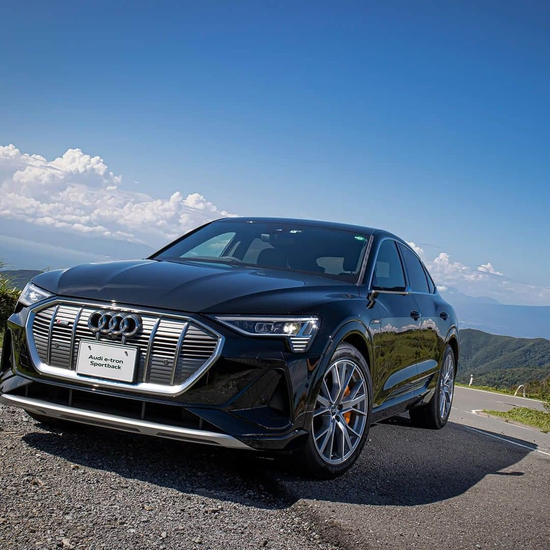 Audi Japan Sales / アウディジャパン販売さんのインスタグラム写真 - (Audi Japan Sales / アウディジャパン販売Instagram)「Audi e-tron、それは新たな時代の「Audi」。 走行性能や静粛性、優れた快適性、先進のテクノロジー、広々としたスペースとユーティリティを、Audiの新しいデザイン言語によるEVのエレメントと美しいフォルムの中に実現しました。  電気のみを動力源とする、Audi初の電気自動車を #AJS でぜひご体感ください。 @audi.japan.sales  #Audi #myaudi #audistyle #Audietron #etron #car #アウディ #ドライブ #車 #愛車 #外車 #ドイツ車 #車好き #車好きな人と繋がりたい #アウディ女子 #車好き男子」2月10日 18時00分 - audi.japan.sales