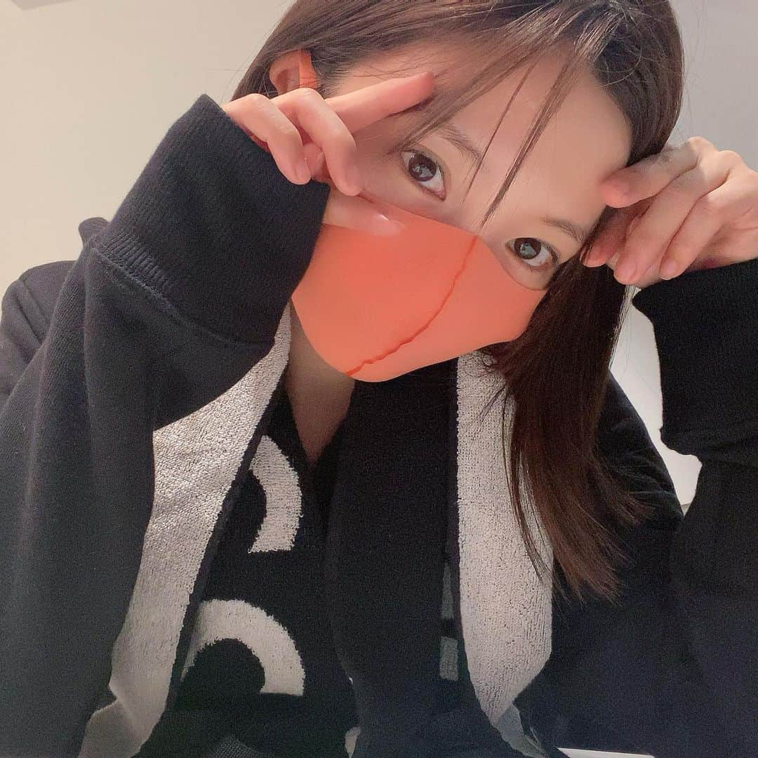 入来茉里さんのインスタグラム写真 - (入来茉里Instagram)「今朝はジム いい汗かきました☺️ 加圧トレーニングをしながら トレーナーさんがびしっと一言 今時、30代で綺麗は当たり前だから！ 😳 …静かに、震える、私。笑 ・ 30代 磨いていこうと思います。 頑張ろう〜☺️ もう少し慣れてきたらトレーニングの様子もアップしますね〜 ・ #ジム #gym #30代 #アラサー #体力アップ  #体幹トレーニング #美容 #加圧 #加圧トレーニング #運動不足解消 #ジム女子 #パーソナルトレーニング」2月10日 18時06分 - iriki.mari_official