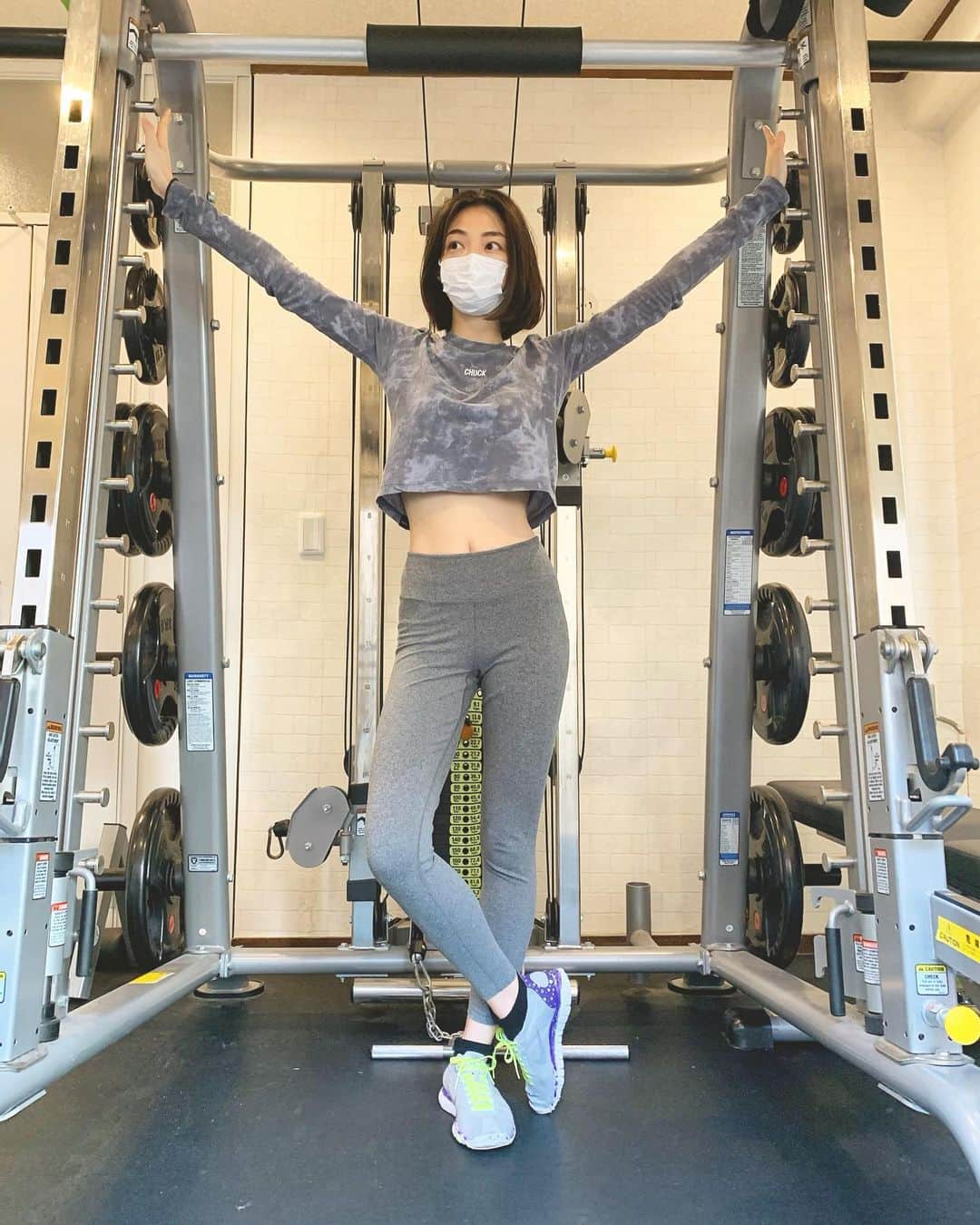 仲美咲のインスタグラム：「定期的に週一でジムいけてるぞお🏋🏻‍♀️ . ジム終わりの体使った感とシャキッと感がクセになってきたー！ . ご飯何食べようかな🤓 . #gym#パーソナルトレーニング#筋トレ#体改善#姿勢改善#おなかすいた」