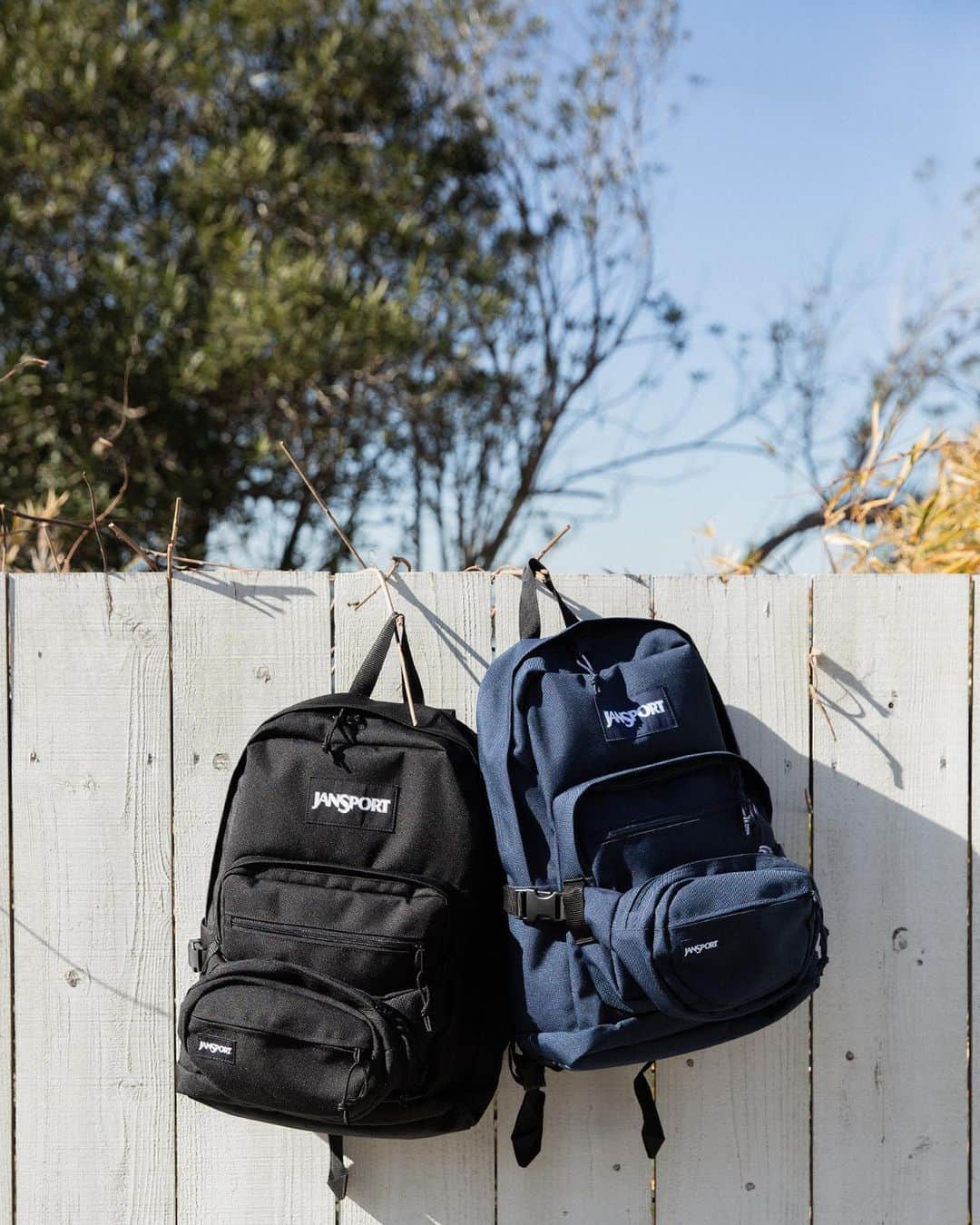 ビームスさんのインスタグラム写真 - (ビームスInstagram)「JANSPORT × BEAMS “Plus Pack” 3/13 Sat. Release!  @beams_mens_casual アメリカを代表する老舗バックパックブランド＜JANSPORT＞との初のコラボレーションアイテムが登場！ブランドを代表する『ライトパック』『フィフスアベニュー』『ウイークエンダー』の3型を合体したスペシャルアイテムです。それぞれ単体でも使える為、アウトドアなど荷物が多いシーンはもちろん、財布やスマートフォンなどの貴重品だけを持って身軽に出かけたいときにも重宝し幅広いシーンで重宝します。  ビームス各店舗とBEAMS公式オンラインショップにてご予約受付中です！ 商品について詳しくはHPをチェック！ https://www.beams.co.jp/item/beams/bag/11612583245/?color=79 @beams_official ストーリーズハイライト "Pick up items" より  America’s first of the kind backpack brand, “JANSPORT” and BEAMS have teamed up for the first time! We have combined together the brand’s signature bags, “Light Pack”, Fifth Avenue” and “Weekender” and made into a special collaboration bag called “Plus bag”. The bag separates into 3 individual bags for different occasions like a heavy duty outdoor scene or when you just want to pop out to a corner shop only with your wallet and mobile in a smaller bag.   Now accepting orders at selected BEAMS stopes and our official BEAMS online shopping site.   @jansport @jansportjp #jansport #ジャンスポーツ #pluspack #プラスパック #rightpack #ライトパック #fifthavenue #フィフスアベニュー #weekender #ウィークエンダー  #beams #ビームス #backpack #bag #バックパック #バッグ」2月10日 18時12分 - beams_official