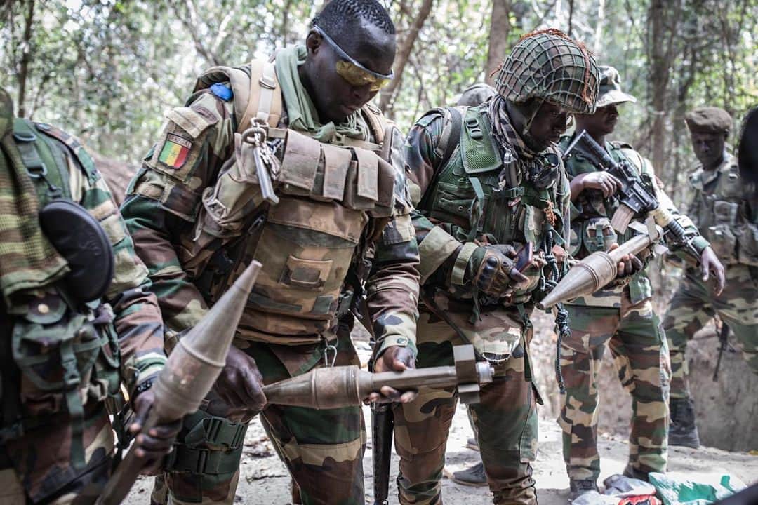 AFP通信さんのインスタグラム写真 - (AFP通信Instagram)「#AFPrepost 📷 @johngingerwessels - Since 1982 the MFDC has been fighting for the indépendance of the Casamance region, government troops just took a historic base deep in the Blaze Forest, not much was left behind beside archaic weapons and underground bunkers and marijuana fields - Casamance, 2021. #casamance #mfdc #senegal #independance  #conflict #afp #afpphoto #reportage #reportagespotlight #rebels #military」2月10日 18時17分 - afpphoto
