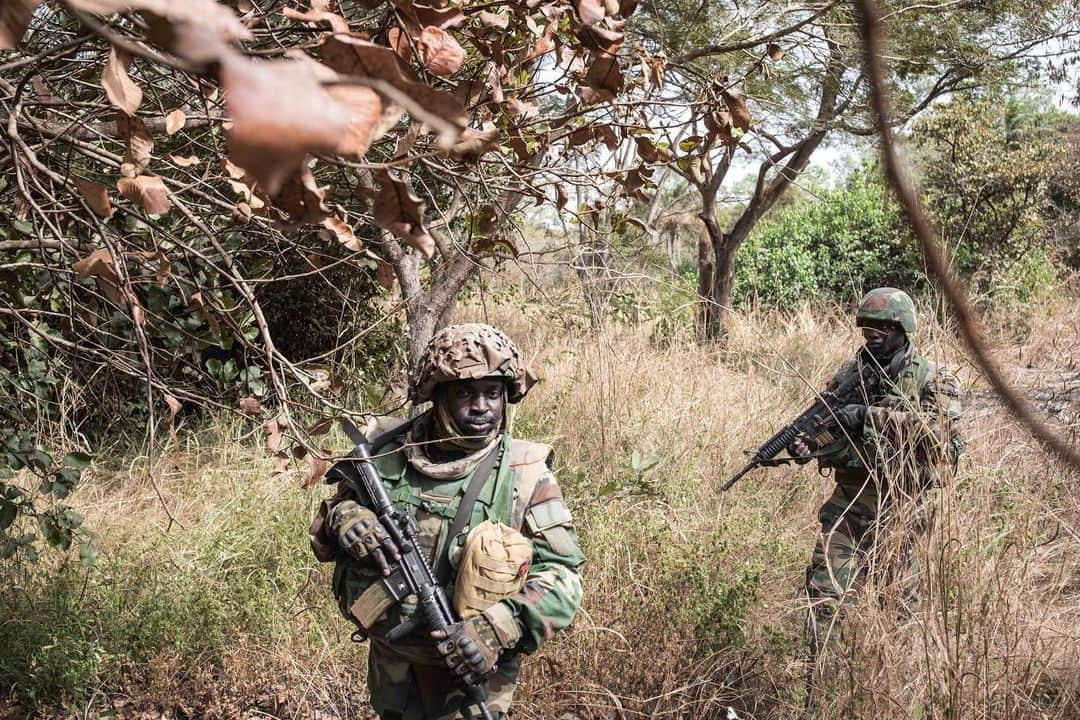 AFP通信さんのインスタグラム写真 - (AFP通信Instagram)「#AFPrepost 📷 @johngingerwessels - Since 1982 the MFDC has been fighting for the indépendance of the Casamance region, government troops just took a historic base deep in the Blaze Forest, not much was left behind beside archaic weapons and underground bunkers and marijuana fields - Casamance, 2021. #casamance #mfdc #senegal #independance  #conflict #afp #afpphoto #reportage #reportagespotlight #rebels #military」2月10日 18時17分 - afpphoto