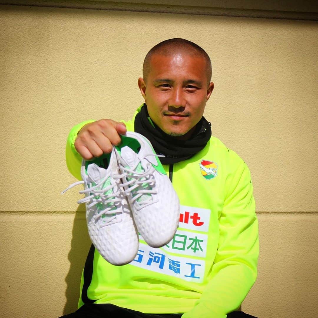 安田理大のインスタグラム：「Thank you always!! Just do it!! 🆕color 🆕 feeling🤍💚    @nike @nikefootball @niketokyo  #nike #ナイキ #tiempolegend」