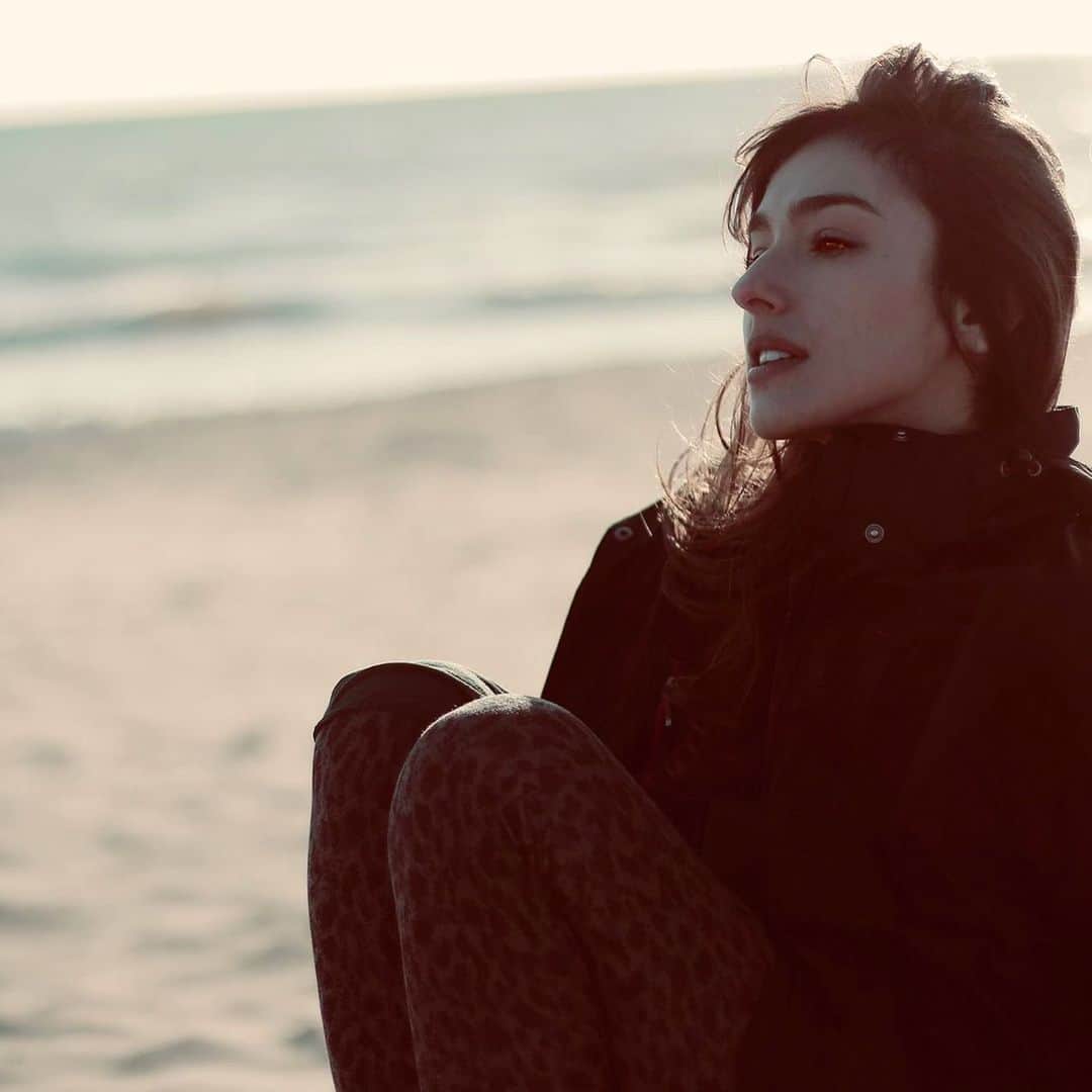 Stella Egittoのインスタグラム：「Sogno l’infinito o accuso il freddo porco ? . . . . #brrrrrrr #nowhere」