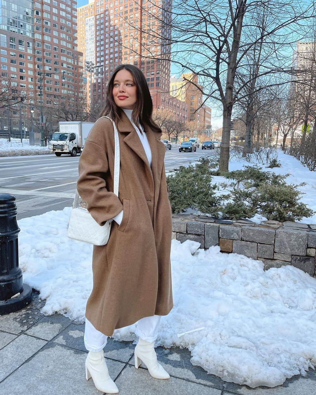 エミリー・DiDonatoのインスタグラム：「Such an exciting day of meetings in my favorite city ❤️」