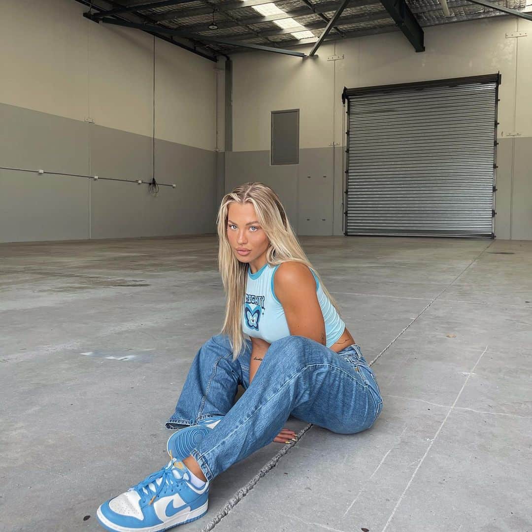 Tammyさんのインスタグラム写真 - (TammyInstagram)「New warehouse who dis ?  Excited for what’s to come.  The only way is UP⬆️⬆️🙏🏽🙏🏽」2月11日 5時08分 - tammyhembrow