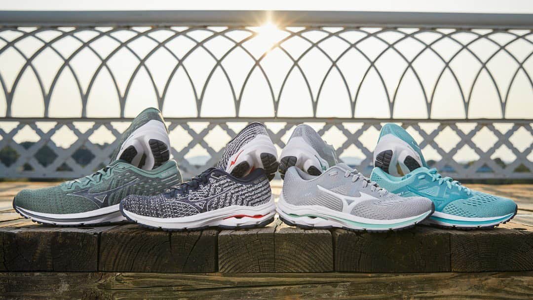 MizunoRunningさんのインスタグラム写真 - (MizunoRunningInstagram)「Just like the #WaveInspire 16, the Wave Inspire 17 comes either with a more traditional mesh upper, or our trademark WAVEKNIT material. Have you gotten to try both? Which do YOU prefer? 🤔」2月11日 5時08分 - mizunorunningusa