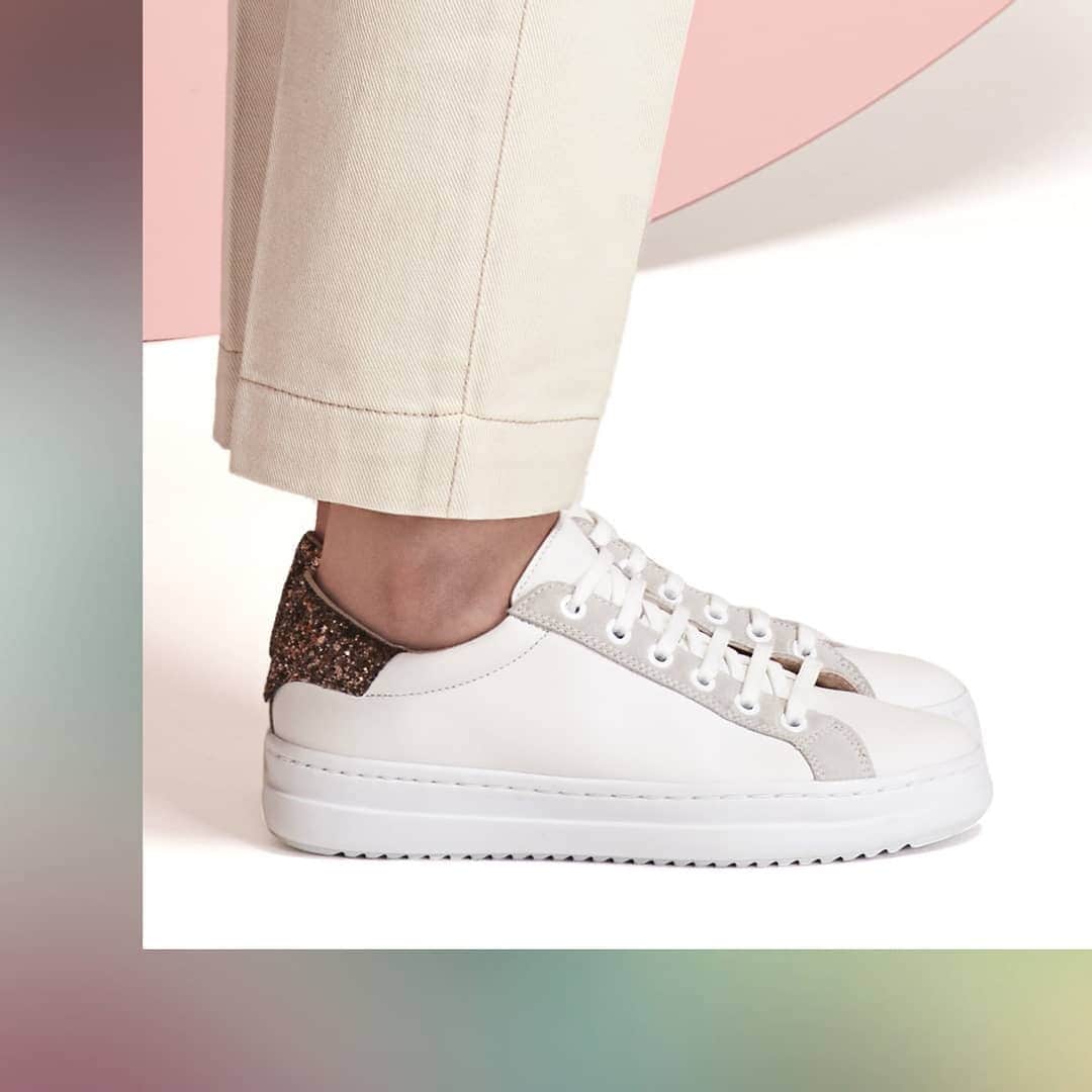 ジェオックスのインスタグラム：「Never choose between style and comfort.  You can have it all with the perfect pair of Geox sneakers where Italian design meets tech-geared comfort. ​ ​ ​#geox #geoxshoes #ExpressYourWorlds」