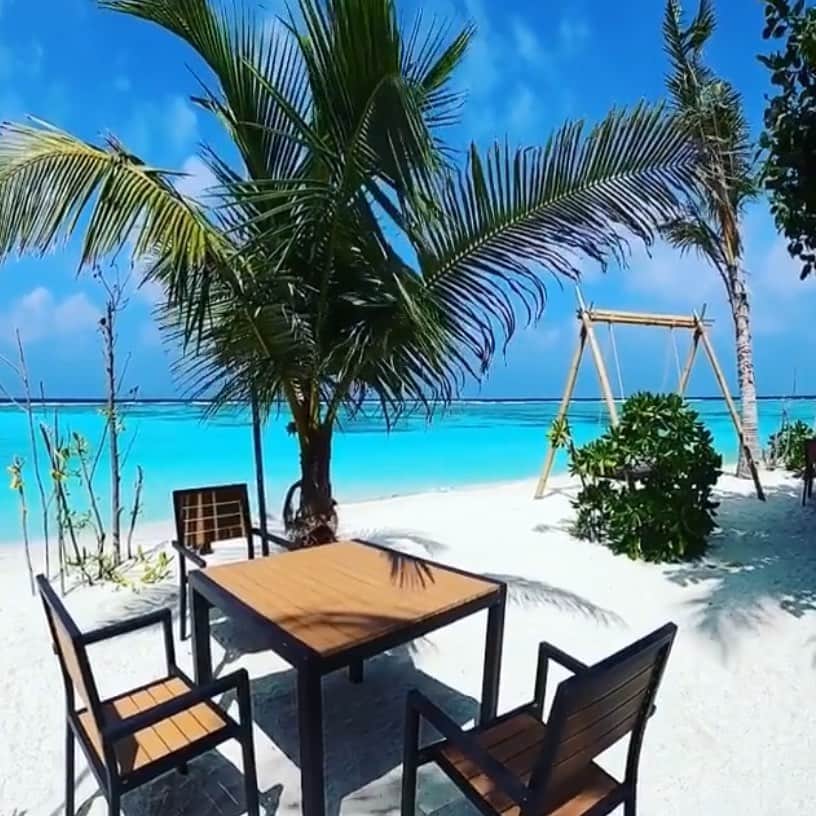 ミッシェルジョナスさんのインスタグラム写真 - (ミッシェルジョナスInstagram)「To dream of the Maldives. ❤️www.mijobymichellejonas.com #michellejonasdesigns #michellejonastravelwear  • • •  #SupportSmallBusiness #ValentinesDay #NewColor #Colors #BeachLiving #MadeInLA #poolside #resortwear #evolving #perspective #instafashionistas #vacationwear #travelwear  #loveyourlook #fallinlovewiththeprocess #love #yourelovely #friends #besafeeveryone #tiedyedinLA #HandDyed #Inspiration」2月11日 3時40分 - michellejonasdesigns