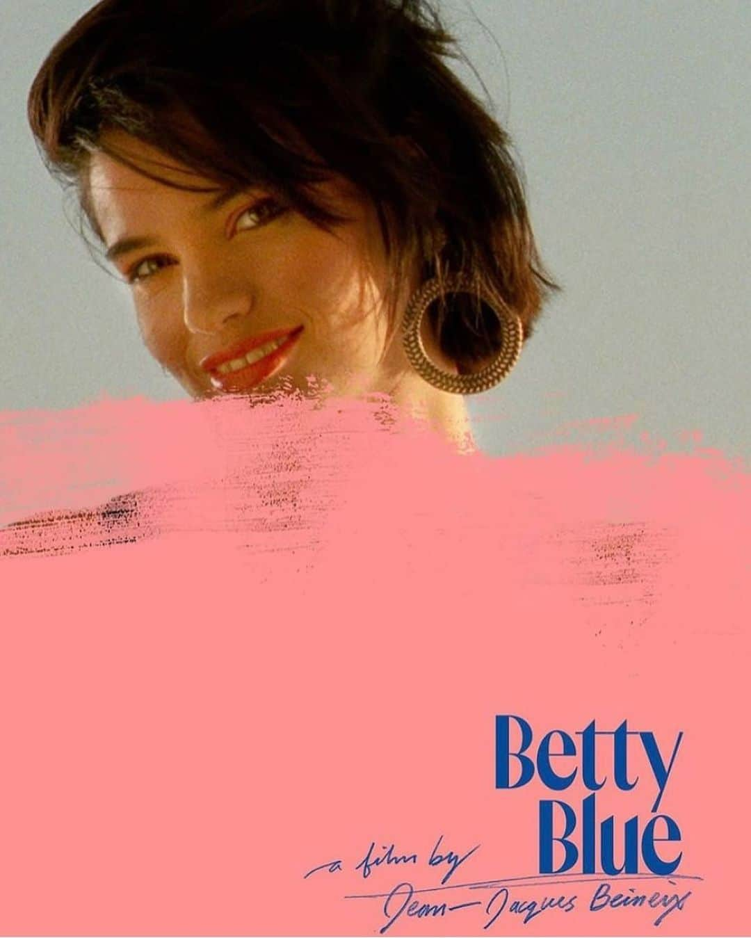 フォクシーズのインスタグラム：「Thought i’d share some films I’ve been loving in lockdown. They’ve been a big comfort and kept my imagination going, so I thought maybe they could do the same for you guys too.  💓🎐🎟🎞   Betty blue  A Bronx tale  Baby teeth  Spirited away  A beautiful boy  Loving Vincent  Pans labyrinth  Francis Ha Factory girl  Cinema Paradiso   (Forgot to say - would love to know what you guys have been watching too!) 💋🙋🏻‍♀️  💌💌💌💌💌💌💌」