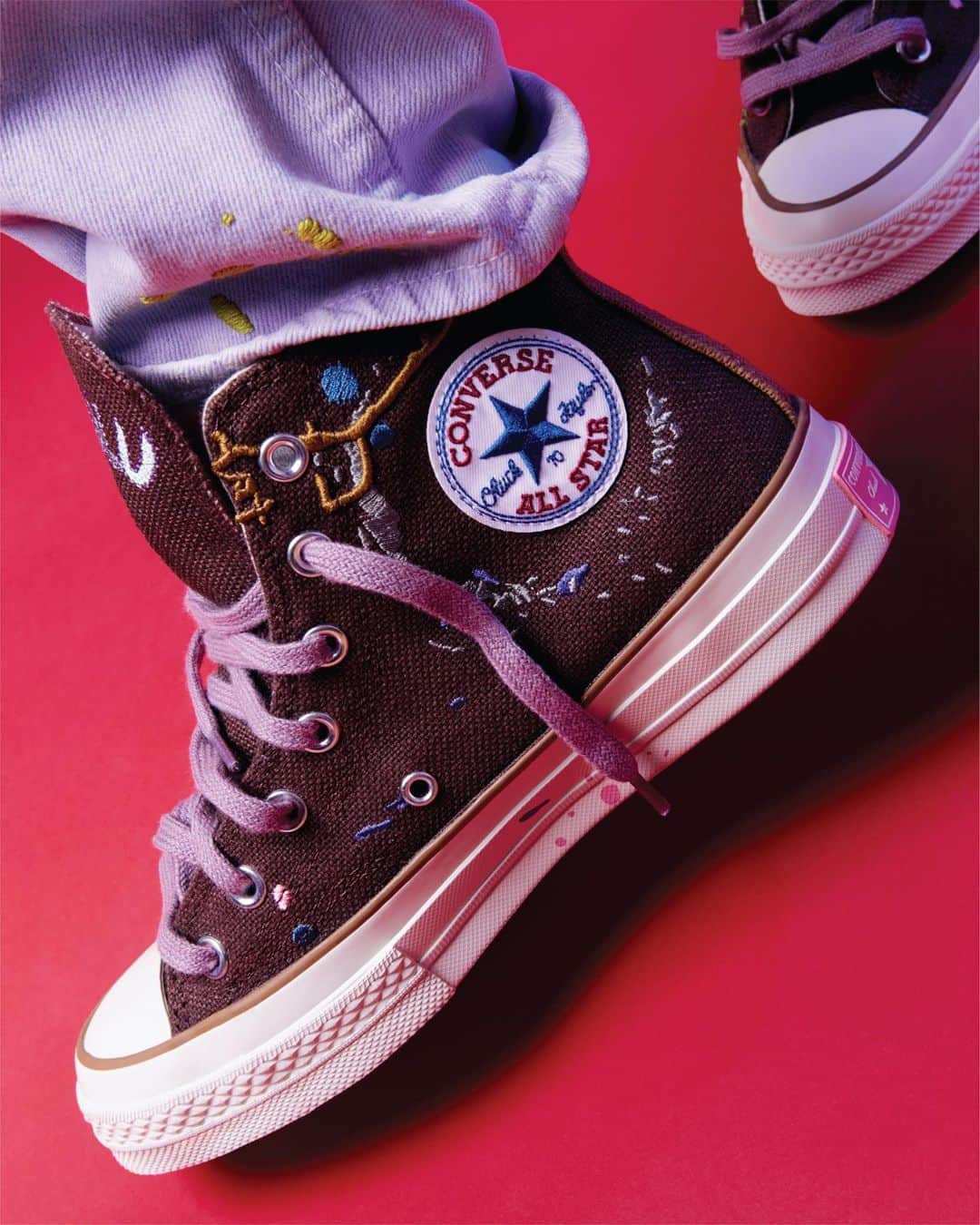 converseさんのインスタグラム写真 - (converseInstagram)「Our collaboration with @Bandulu sits at the intersection of art and sport—bringing the brand’s iconic embroidered paint drip to the Chuck 70, soulful Pro Leather and a collection of limited-edition gear and apparel. Available tomorrow at 10am EST on Converse.com」2月11日 3時52分 - converse