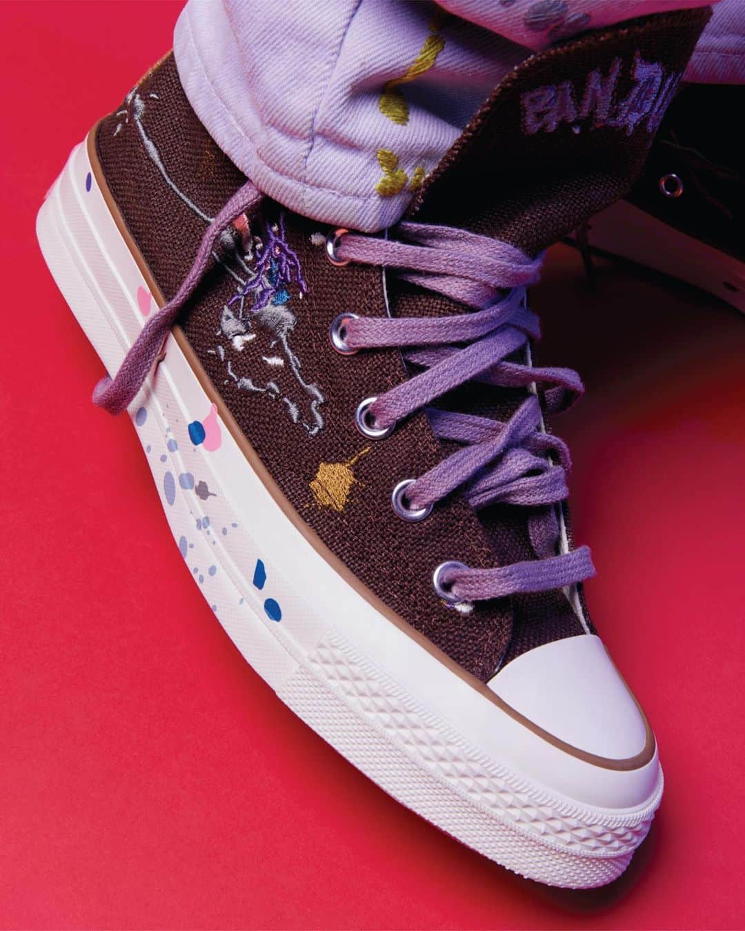converseのインスタグラム：「Our collaboration with @Bandulu sits at the intersection of art and sport—bringing the brand’s iconic embroidered paint drip to the Chuck 70, soulful Pro Leather and a collection of limited-edition gear and apparel. Available tomorrow at 10am EST on Converse.com」