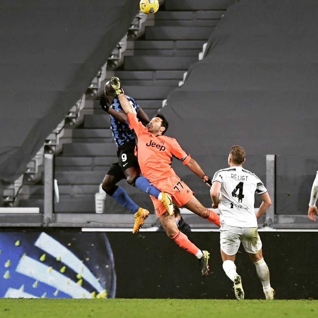 ジャンルイジ・ブッフォンのインスタグラム：「Buona serata da Metropolis 🦸‍♂️」