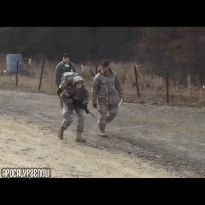 ウエストコーストチョッパーズのインスタグラム：「Still think women can’t hang in the military/combat??  Capt. Sarah Cudd would think differently..  Here is a video of her completing her ticking requirements. She is completing a 12 Mile ruck with 50 lbs of gear. In under 3 hours( 2:46 to be exact!)  As I’ve seen on this new season of @officialmonstergarage on @discoveryplus  Women can definitely handle and excel in a male dominated world. Keep going ladies!  Well done Sarah.  #jessejames  ( video 👉🏽 @apocalypzenow )」