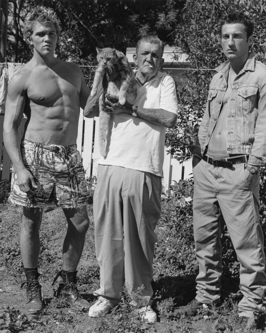 ブルース・ウェーバーのインスタグラム：「@ThaddeusOneil — one of my favorite designers and surfers, #FredLogan — a great animal trainer, @JohnSinishtaj — an actor and builder from Detroit, and a local cat—who doesn’t mind Fred’s cigarette smoke, Islamorada, FL 2000 for @luomovogue.」