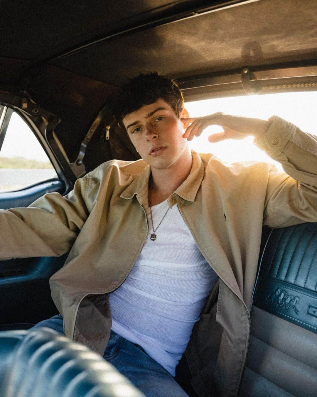 Blake Grayさんのインスタグラム写真 - (Blake GrayInstagram)「come hop in the back」2月11日 4時07分 - blakegray