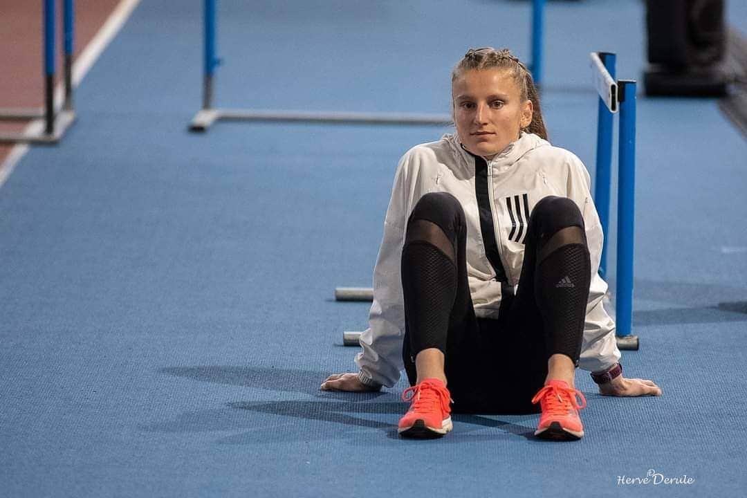 Amandine BROSSIERのインスタグラム：「En attendant la prochaine course...⏳  ➡️ 13 février/Eaubonne/200m.  Crédit photo: @rv_drl361  #nextstep #eaubonne #run #race #letsgo #speed #athletics」