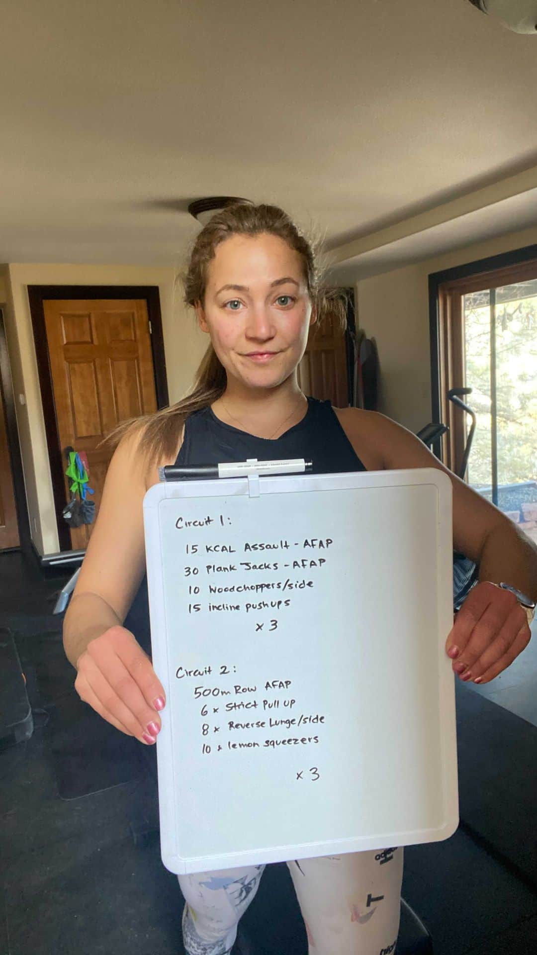 サッシャ・ディギーリアンのインスタグラム：「High Intensity Interval Training Circuit:: 1: 15 Kcal Assault bike AFAP//30 plank jacks//10 woodchoppers per side (@tonal -or bands)//15 incline push ups// X 3 — 2. 500m row AFAP (@hydrow_by_crew rower)//6x strict pull ups//8x reverse lunge/side//10x lemon squeeze 🍋 crunch// X 3  — Let me know how much time it takes you to do each set! I aim for 12 min/ Circuit with a 5 min break in between 🦾  — Designed by @brendankilliantraining  *AFAP = as fast as possible  #workout #training」