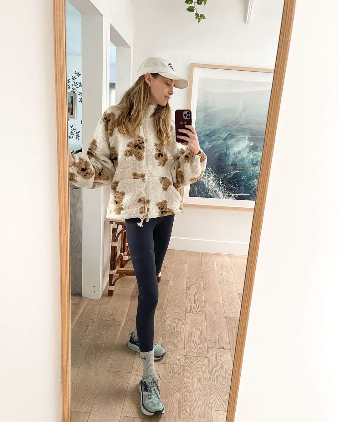 ホイットニー・ポートのインスタグラム：「Resolution For The Day: Focus on one thing or task at a time. Be present in doing that thing.  ⠀⠀⠀⠀⠀⠀⠀⠀⠀ What’s yours?  ⠀⠀⠀⠀⠀⠀⠀⠀⠀ hat: @ Timmy’s from a trip we took to Harbour Island  sweatshirt: @storets leggings: @spiritualgangster socks: @nike sneakers: @hokaoneone」