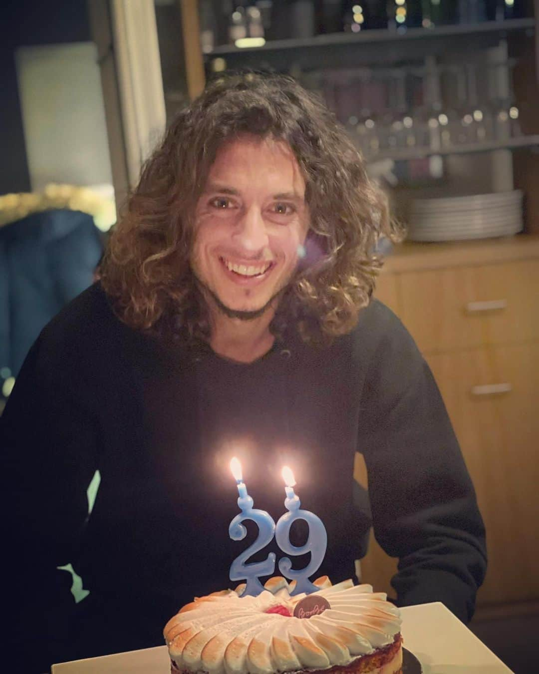 ヤコポ・デジのインスタグラム：「Grazie a tutti quelli che, oggi hanno pensato a me. Vi avrei abbracciato tutti, oggi più che mai! + 19 🤪🍾🤡 #HB #29」