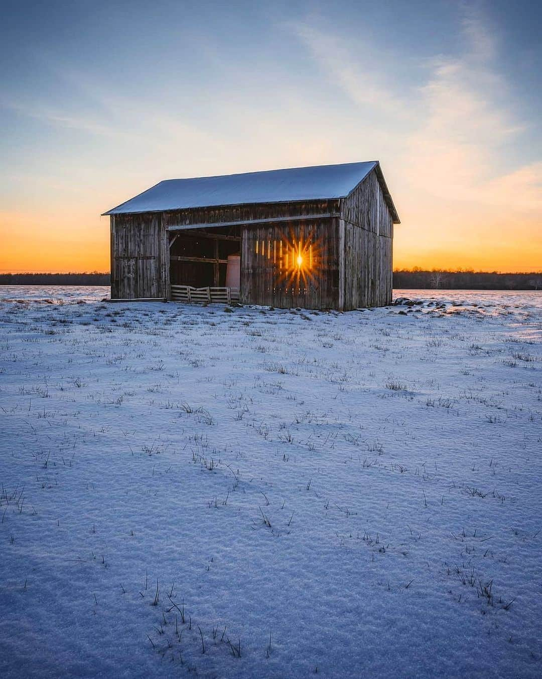 NikonUSAさんのインスタグラム写真 - (NikonUSAInstagram)「"I had been trying for this shot with the sun shining through the slats in the barn but had previously failed. Saturday's sunset was perfect with no wind and just enough sunshine to make it happen."  📸: @sprungphotography proving that practice makes perfect with the Nikon Z 7 and AF-S NIKKOR 14-24mm f/2.8G ED with the Mount Adapter FTZ. #NikonZ7 #Zcreators #NikonNoFilter #landscapephotography #naturephotography  #NIKKOR」2月11日 4時59分 - nikonusa