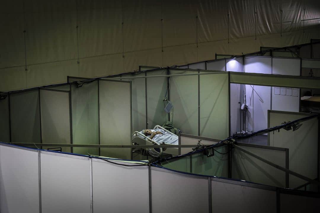 AFP通信さんのインスタグラム写真 - (AFP通信Instagram)「AFP Photo 📷 @patmmoreira - The Portimao Arena sports pavilion converted in a field hospital for Covid-19 patients at Portimao, in the Algarve region, on February 9, 2021.」2月11日 5時01分 - afpphoto