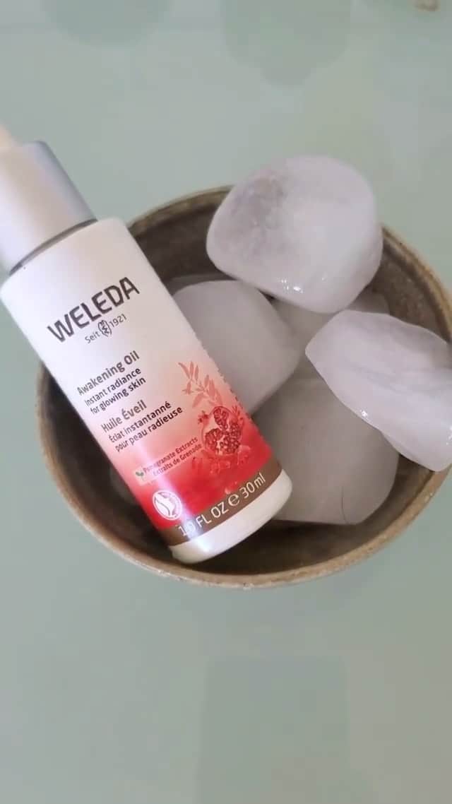 Weledaのインスタグラム：「Celebrity makeup artist @PatiDubroff starts her day with Awakening Oil! ❤️ #WeledaSkin」