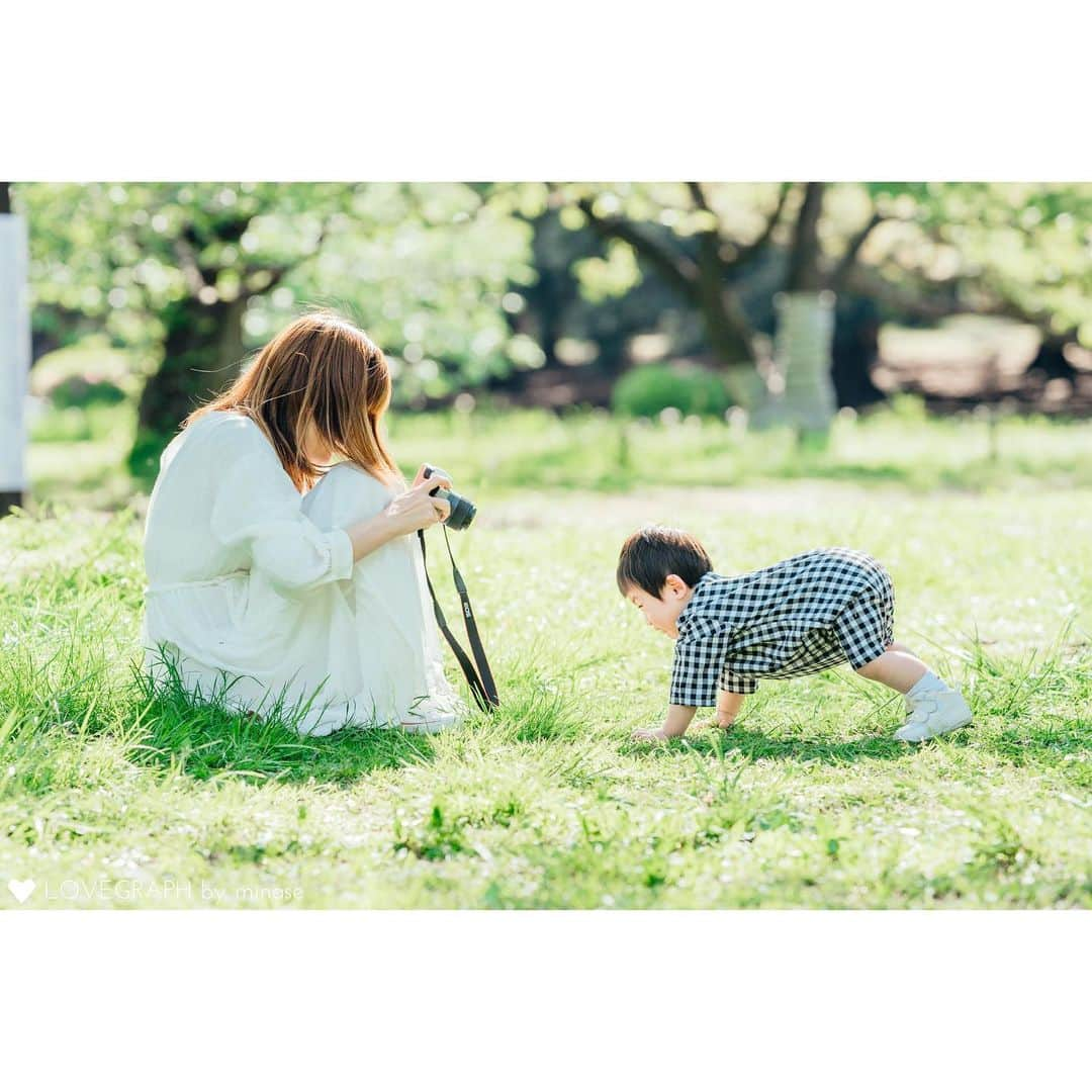 Lovegraph_Kids ラブグラフキッズさんのインスタグラム写真 - (Lovegraph_Kids ラブグラフキッズInstagram)「ママと子どもの写真を残しませんか🤱❤︎ ㅤㅤㅤ ୨୧┈┈┈┈୨୧ ㅤㅤㅤ 出張撮影Lovegraphで撮影したお子さま・ファミリーの写真を毎晩投稿しています☺️✩︎⡱ ㅤㅤㅤ ୨୧┈┈┈┈୨୧ ㅤㅤㅤ 撮影プラン💁‍♀️🌼 ㅤㅤㅤ ❁︎ライトプラン 9,800円/10枚 ※エリア限定・カメラマンはお任せになります ㅤㅤㅤ ❁︎スタンダードプラン(全国) 23,800円/75枚〜 ※人気のプラン！ ※エリアやによってはご希望日程で対応できない場合もございます ㅤㅤㅤ その他のプランやオプション、撮影お申し込みはプロフィールURLからどうぞ☺️✈︎ ㅤㅤㅤ ୨୧┈┈┈┈୨୧ ㅤㅤㅤ #ラブグラフ #Lovegraph #幸せな瞬間をもっと世界に ㅤㅤㅤ #ママリ #コドモノ #子どもとお出かけ #子どもと暮らす #子どものいる暮らし #女の子ママ #キッズコーデ #ママと娘 #ママと息子 #ママっ子 #ママ大好き」2月10日 20時13分 - lovegraph_kids