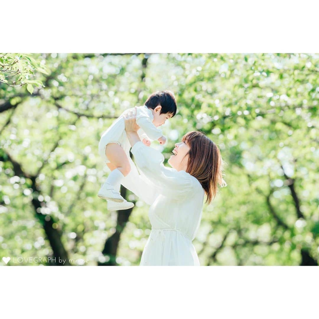 Lovegraph_Kids ラブグラフキッズさんのインスタグラム写真 - (Lovegraph_Kids ラブグラフキッズInstagram)「ママと子どもの写真を残しませんか🤱❤︎ ㅤㅤㅤ ୨୧┈┈┈┈୨୧ ㅤㅤㅤ 出張撮影Lovegraphで撮影したお子さま・ファミリーの写真を毎晩投稿しています☺️✩︎⡱ ㅤㅤㅤ ୨୧┈┈┈┈୨୧ ㅤㅤㅤ 撮影プラン💁‍♀️🌼 ㅤㅤㅤ ❁︎ライトプラン 9,800円/10枚 ※エリア限定・カメラマンはお任せになります ㅤㅤㅤ ❁︎スタンダードプラン(全国) 23,800円/75枚〜 ※人気のプラン！ ※エリアやによってはご希望日程で対応できない場合もございます ㅤㅤㅤ その他のプランやオプション、撮影お申し込みはプロフィールURLからどうぞ☺️✈︎ ㅤㅤㅤ ୨୧┈┈┈┈୨୧ ㅤㅤㅤ #ラブグラフ #Lovegraph #幸せな瞬間をもっと世界に ㅤㅤㅤ #ママリ #コドモノ #子どもとお出かけ #子どもと暮らす #子どものいる暮らし #女の子ママ #キッズコーデ #ママと娘 #ママと息子 #ママっ子 #ママ大好き」2月10日 20時13分 - lovegraph_kids