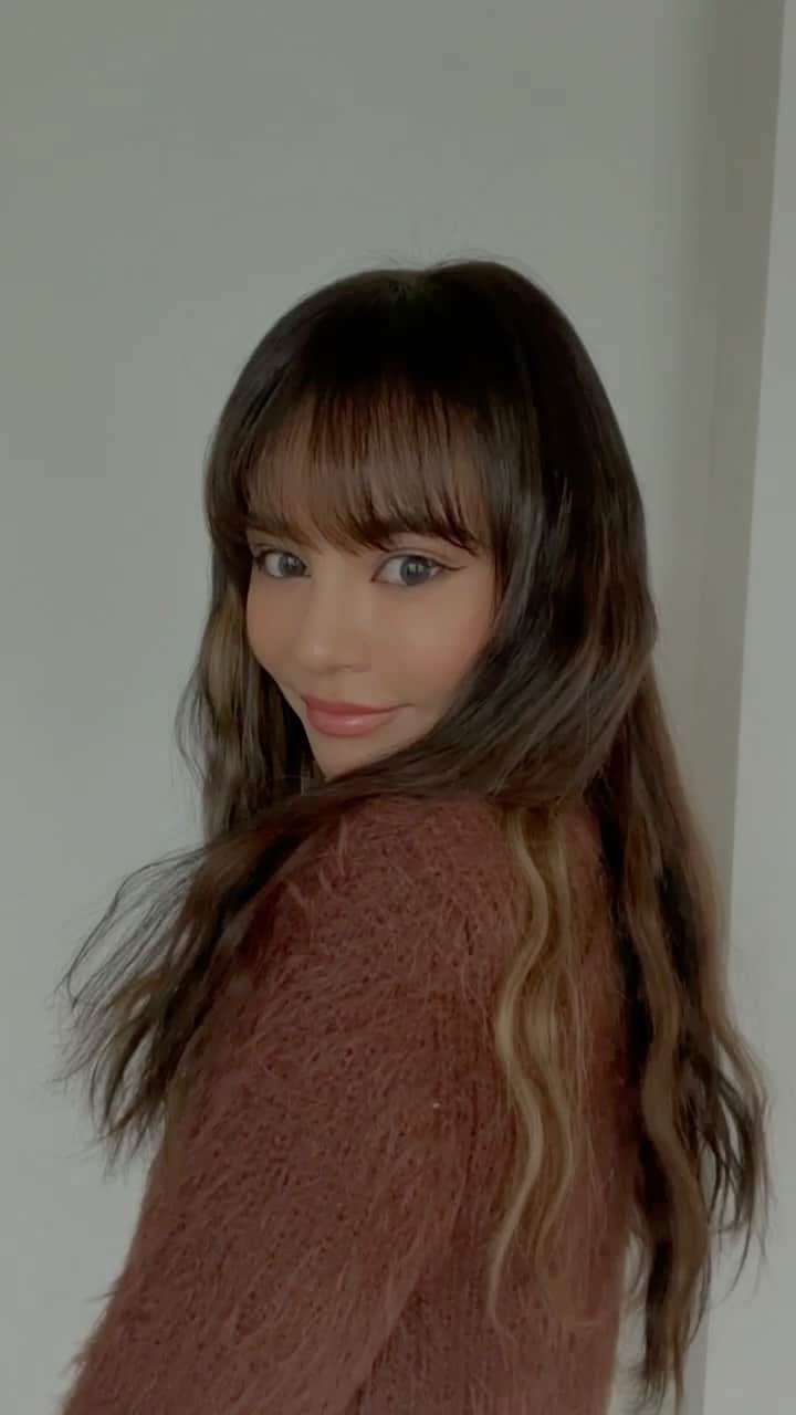Rika Sasaki JPNのインスタグラム：「ボブ→エクステロング💇🏻‍♀️ 20代の前半までゴリゴリにエクステ 付けていたけど、10年以上ぶりに 付けてみた👵🏼👵🏼👵🏼 エクステも進化しているなあ🥺✨ シールエクステ90枚で、 カラーはアディクシーカラーの 青系のアッシュです💙 @orque_sapporo  @orque_takeharu 🙇🏻‍♀️」