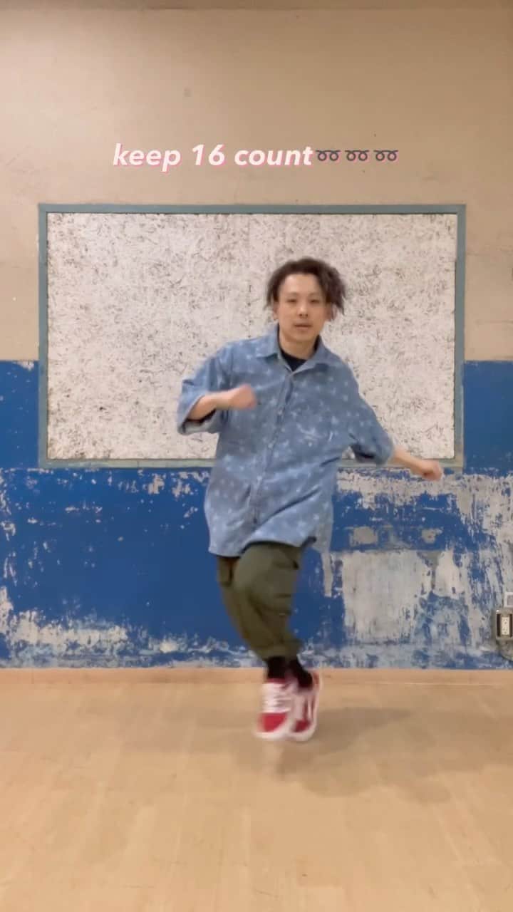 SHUHOのインスタグラム：「crisscross➕➕➕ double heel🦶  #housedance #dancetutorial #streetdance #dancelesson #dance #footwork #ダンス動画  #tiktok」