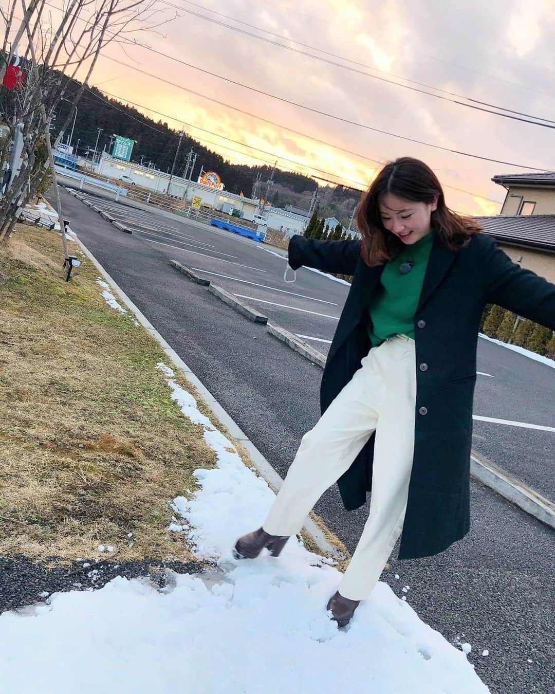 石田亜佑美さんのインスタグラム写真 - (石田亜佑美Instagram)「⛄ . . お仕事で気仙沼に行った日... . まだ少し雪が残ってました⛄✨ . . . 「あらあらかしこ」2月20日(土)出演 .  #宮城 #気仙沼  #miyagi #kesennuma #仙台放送 #あらあらかしこ #⛄ #雪 #夕日も綺麗 #morningmusume21 #モーニング娘21 #石田亜佑美」2月10日 20時22分 - ayumi_ishida.official