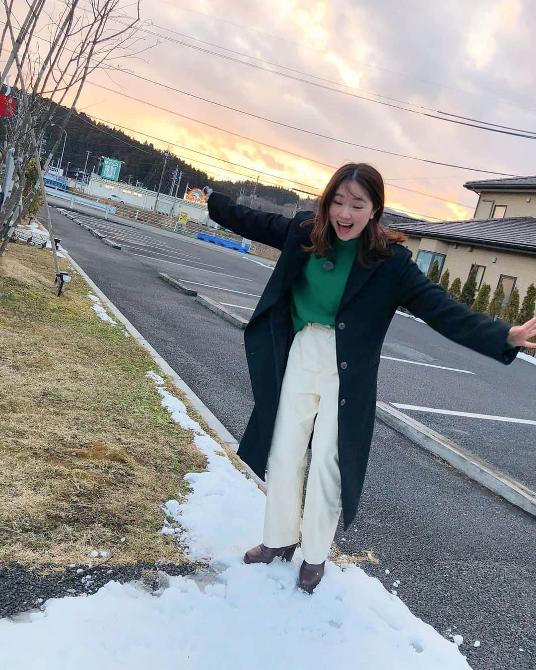 石田亜佑美さんのインスタグラム写真 - (石田亜佑美Instagram)「⛄ . . お仕事で気仙沼に行った日... . まだ少し雪が残ってました⛄✨ . . . 「あらあらかしこ」2月20日(土)出演 .  #宮城 #気仙沼  #miyagi #kesennuma #仙台放送 #あらあらかしこ #⛄ #雪 #夕日も綺麗 #morningmusume21 #モーニング娘21 #石田亜佑美」2月10日 20時22分 - ayumi_ishida.official