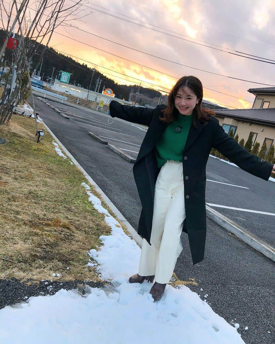 石田亜佑美さんのインスタグラム写真 - (石田亜佑美Instagram)「⛄ . . お仕事で気仙沼に行った日... . まだ少し雪が残ってました⛄✨ . . . 「あらあらかしこ」2月20日(土)出演 .  #宮城 #気仙沼  #miyagi #kesennuma #仙台放送 #あらあらかしこ #⛄ #雪 #夕日も綺麗 #morningmusume21 #モーニング娘21 #石田亜佑美」2月10日 20時22分 - ayumi_ishida.official