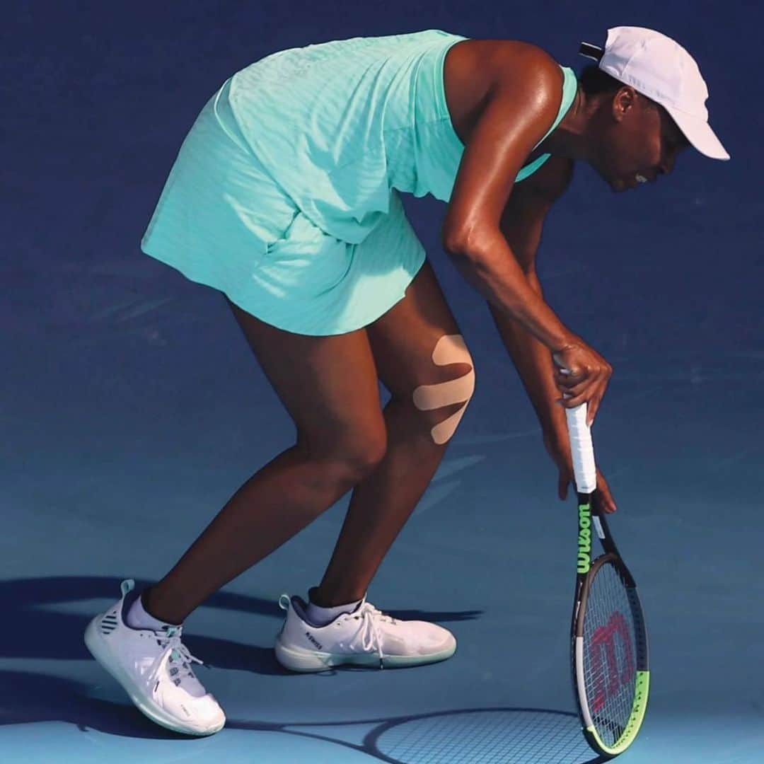 ビーナス・ウィリアムズのインスタグラム：「You can’t always prepare for the triumph or the disaster in sports or in life. You can’t control it all. What you can control is how you handle the ups and the downs. No matter the outcome I always hold my head high and I leave everything I have on the court. I never look back in regret because no matter the odds I give it all. You don’t have to look back when you leave it all out there. Always look forward, the deepest dream you have could be...」