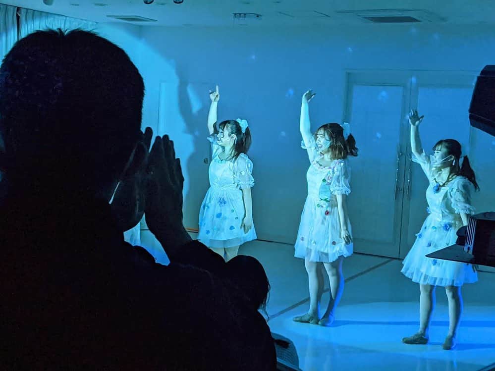 東京観光専門学校さんのインスタグラム写真 - (東京観光専門学校Instagram)「テーマパークホテル専攻の音響照明授業💎 姉妹校の東京ビジュアルアーツの学生によるダンスの 本番演出でした🧚‍♀️  息の揃ったダンスパフォーマンスと 照明のコラボレーション💫  これもAdachi学園だからこそできること😊  ホテル学科のオープンキャンパスで 雰囲気を体験してみてね✨ #東京観光専門学校　#ホテル学科　#テーマパークホテル　#音響照明　#姉妹校コラボ　#東京ビジュアルアーツ　#ダンスパフォーマンス　#A0入学　#受付締め切り迫る」2月10日 20時17分 - tokan_1967