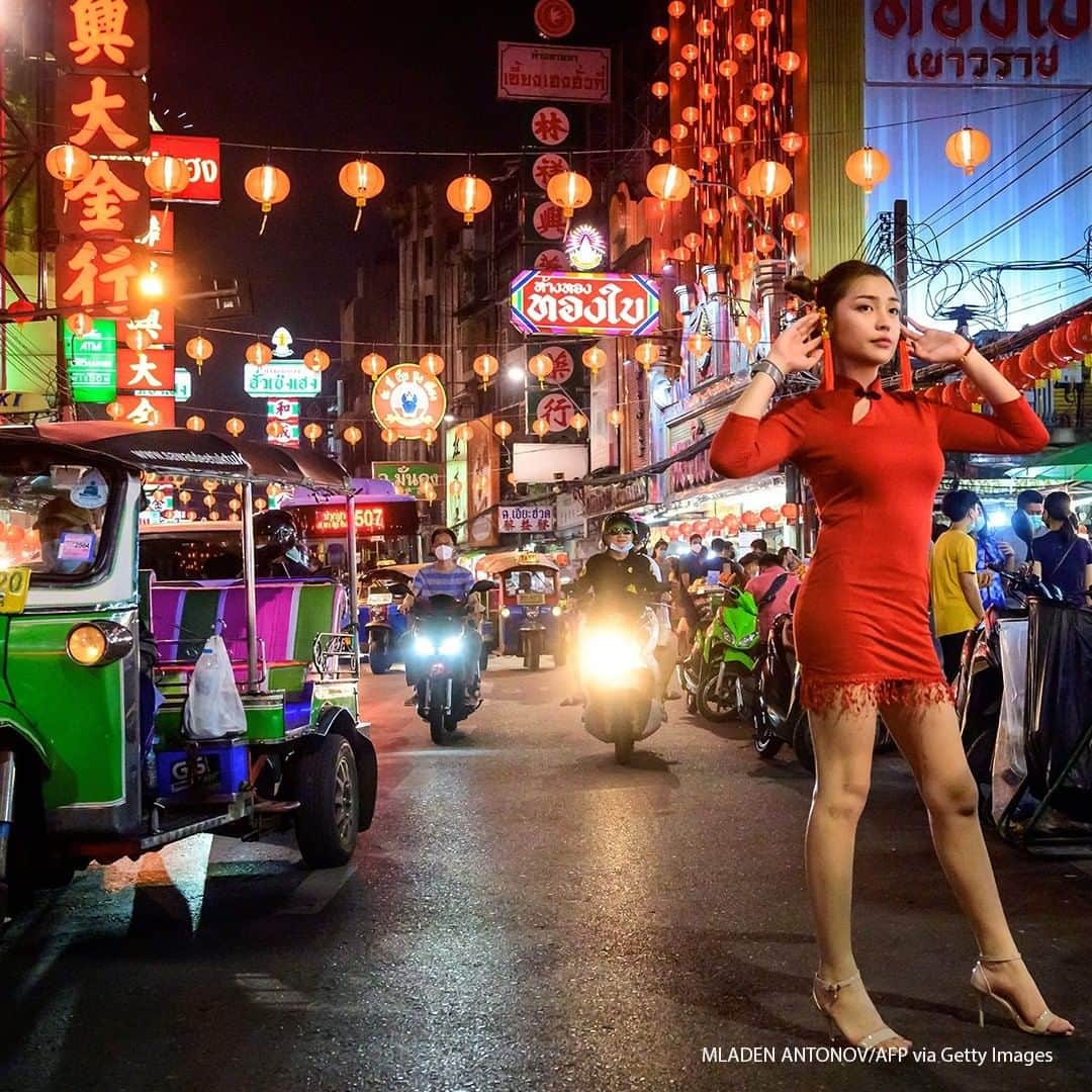 のインスタグラム：「A woman poses for a photo on a street decorated for the fore coming Lunar New Year in Bangkok's Chinatown. #lunarnewyear #bangkok」