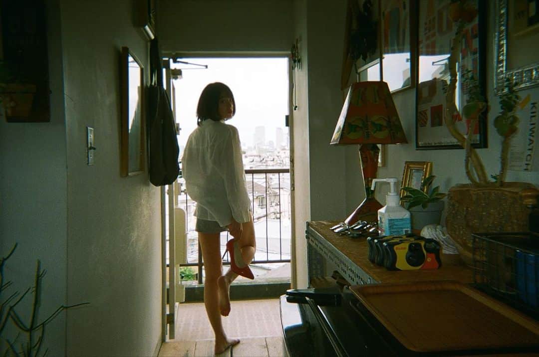 のインスタグラム：「. フィルム🎞 . . . #fashion#instagood#instagram#instalike#instagood#instapic#l4l#film#ootd#daily#makeup#photooftheday#photo#撮影#モデル#被写体#ポートレート#おしゃれさんと繋がりたい#おしゃれカフェ#おしゃれ#ファッション#촬영#모델#패션#화장#여자아이#表参道#青山#攝影」