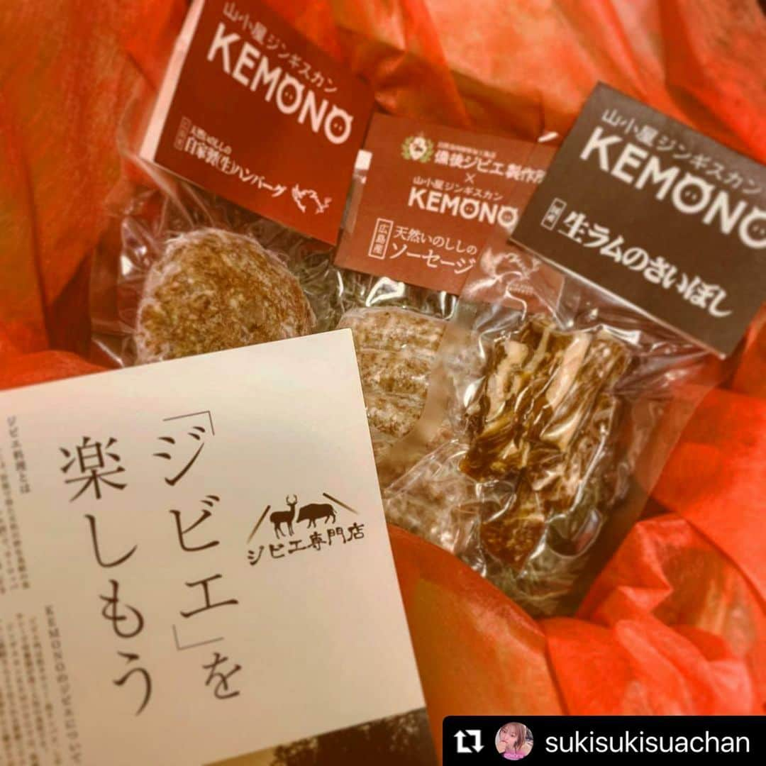 KEMONOさんのインスタグラム写真 - (KEMONOInstagram)「. . 素敵なお写真ありがとうございます🤤✨ . #Repost @sukisukisuachan with @make_repost ・・・ お家の中で美味しいお肉🥩✨ ． ． ． ． KEMONOさん @kemono1215  のジビエ肉セット❣️ ． ソーセージもハンバーグも大好きだから おうち時間の楽しみに💕 ． お酒のおつまみにもなりそうなメニューで、調理も簡単だから嬉しい🥰 ． なかなか遠くに出かけられないけど、通販でこうやって楽しめるのは本当にありがたい❣️✨ こちらは冷凍で届くよ🧚‍♀️ ． お肉好きな人はぜひ！ インスタのアカウントから チェックしてみてね🌸 ． ． ．  #食べるの好きな人と繋がりたい  #ジビエ専門店 #ジビエ #ジビエ肉 #ジビエ通販 #ジビエ料理 #生ラム #イノシシ肉 #お取り寄せグルメ #お取り寄せ #通販グルメ #千日前グルメ #大阪グルメ #通販 #肉 #食レポグラム #食レポ #おうちごはん #グルメ #グルメ好きな人と繋がりたい #グルメスタグラム #インスタフード #インスタグルメ #肉 #肉料理 #肉スタグラム #ハンバーグ #ラム肉 #ラム #ソーセージ」2月10日 20時26分 - jibie_shop_2021