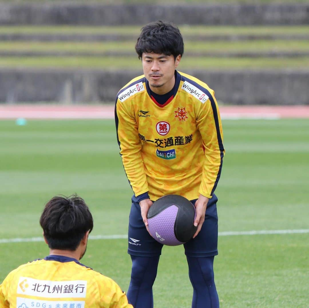 ギラヴァンツ北九州さんのインスタグラム写真 - (ギラヴァンツ北九州Instagram)「. 沖縄キャンプ4日目⚽️ リカバリーなどからオフショットっぽいものを📸 . #giravanz #ギラヴァンツ北九州 #ギラヴァンツ #北九州 #jリーグ #j2 #沖縄キャンプ」2月10日 20時27分 - giravanz_kitakyushu