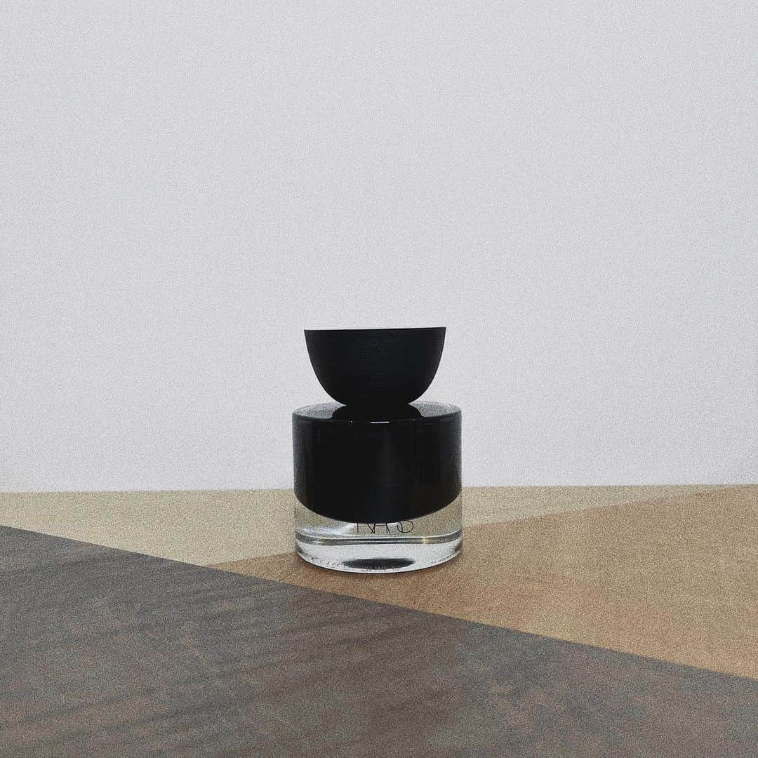 ジェイデ・ピアスのインスタグラム：「A perfume for her and him.」
