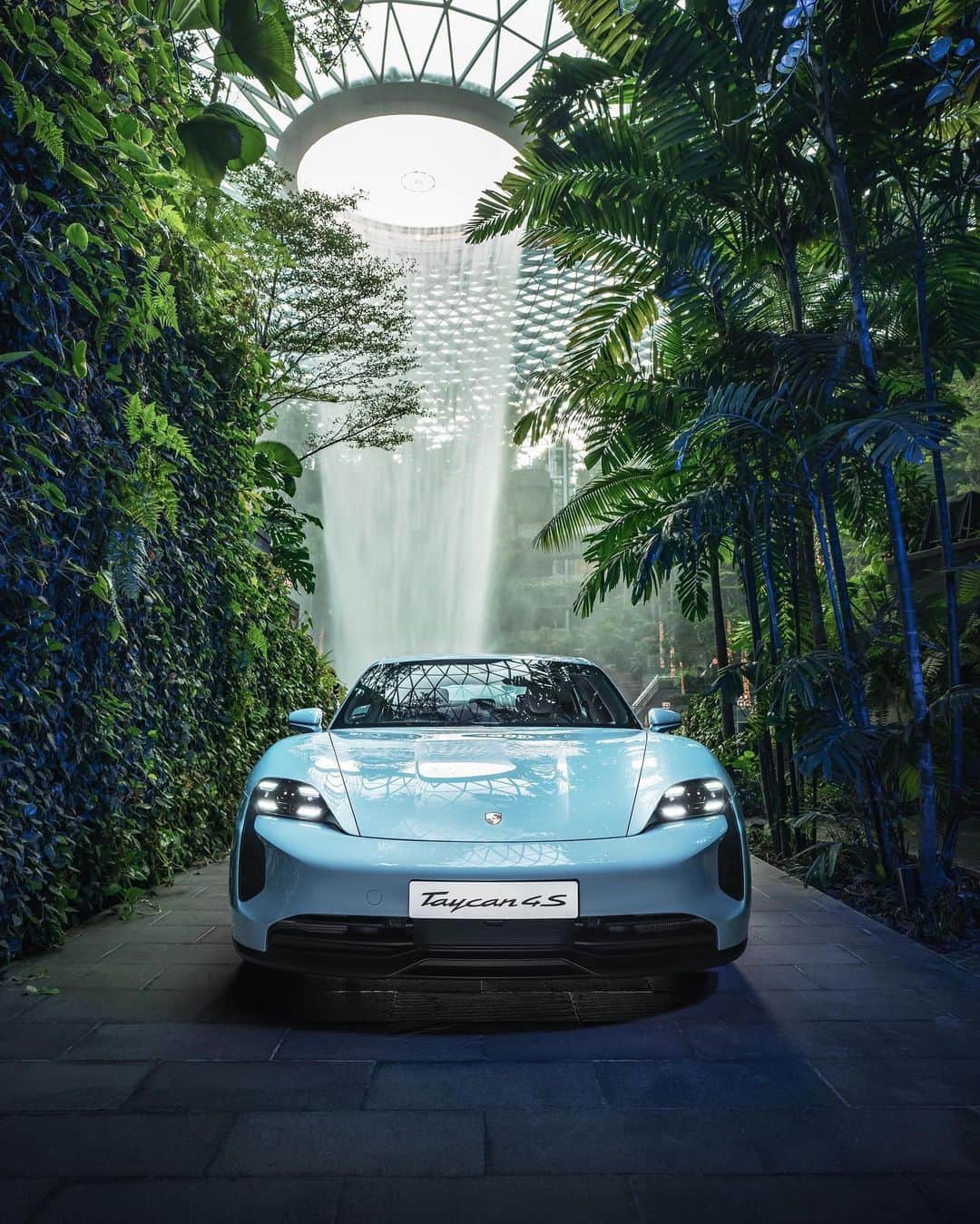 Porscheさんのインスタグラム写真 - (PorscheInstagram)「Night At The Jewel: take in the Taycan, strikingly set against the lush dreamscape of the Rain Vortex at @JewelChangiAirport.  (📸 @MellowedHigh from @HorizonDriversClub) __ Taycan 4S: Electricity consumption combined: 27,0 - 26,2 kWh/100 km; CO2 emissions combined: 0 g/km  I https://porsche.click/DAT-Leitfaden I Status: 02/2021」2月10日 20時33分 - porsche