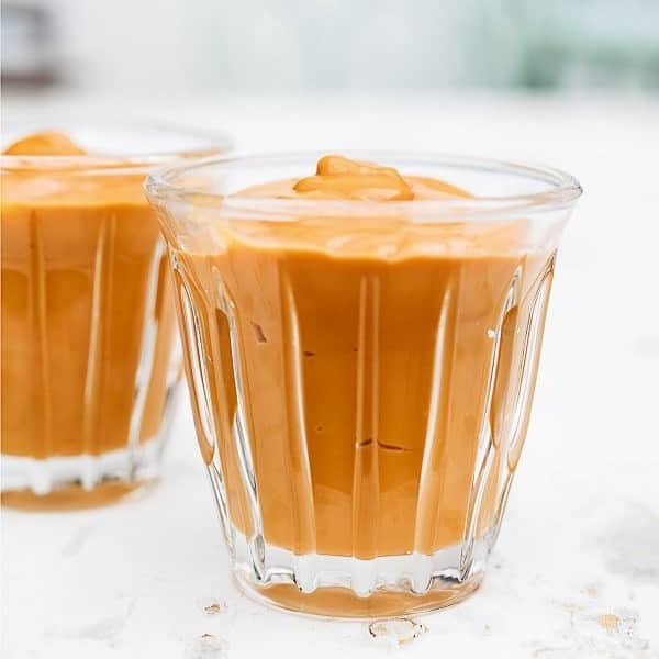 ナイジェラ・ローソンさんのインスタグラム写真 - (ナイジェラ・ローソンInstagram)「I adored Butterscotch Angel Delight as a child, and #RecipeOfTheDay is my luscious evocation of it, in the form of these Butterscotch Pots!  .  And to get the recipe, either go to nigella.com or click on link in bio. What I mean by this, is that you tap on my name, which will take you to a page that has a link on it that says www.nigella.com/instagram. When you click on this link, it will take you to a page of photographs: click on the photograph you want the recipe of and you will be taken to it! . Photograph by Jonathan Lovekin #atmytable」2月10日 20時37分 - nigellalawson